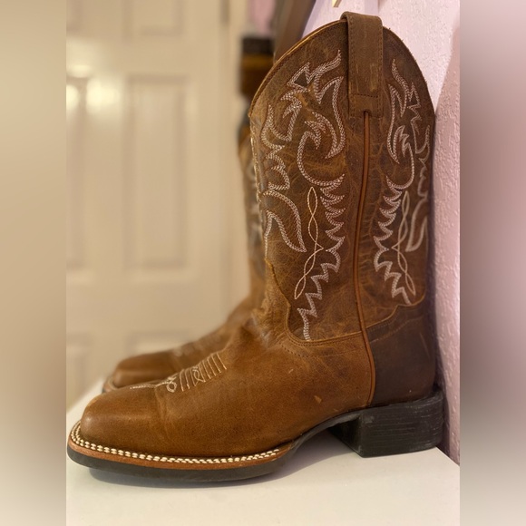 Size 7.5 in women bought from Boot Barn - Picture 2 of 3